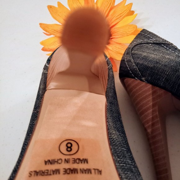 🎁FREE GIFT INCLUDED🎁 NWOT Denim Stiletto Platform Peep Toe Heels Metal Accent - Picture 12 of 15